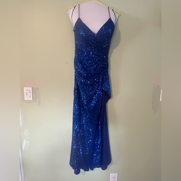 Prom Dress - Picture 2 of 8